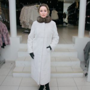 Elegants kažoks ar sabuļādu.